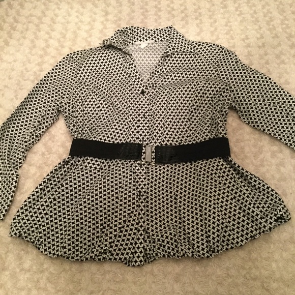 Black and White belted Top - Picture 3 of 8